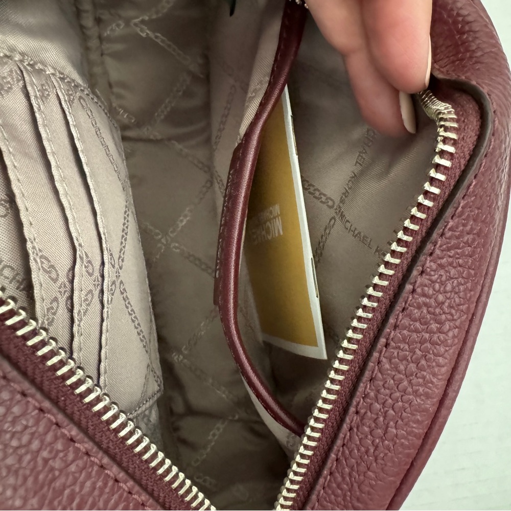 Michael Kors crossbody purse - Picture 4 of 5